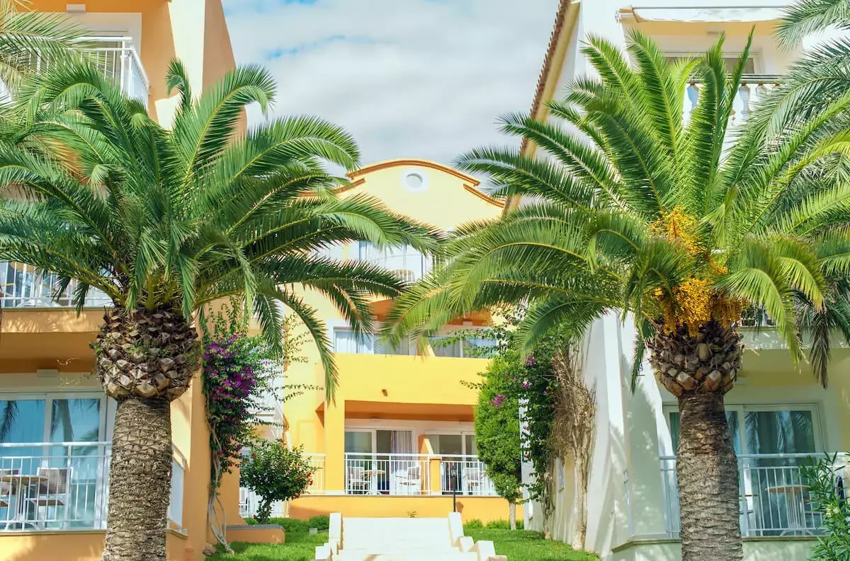 Tropical-vacation-resort.jpg