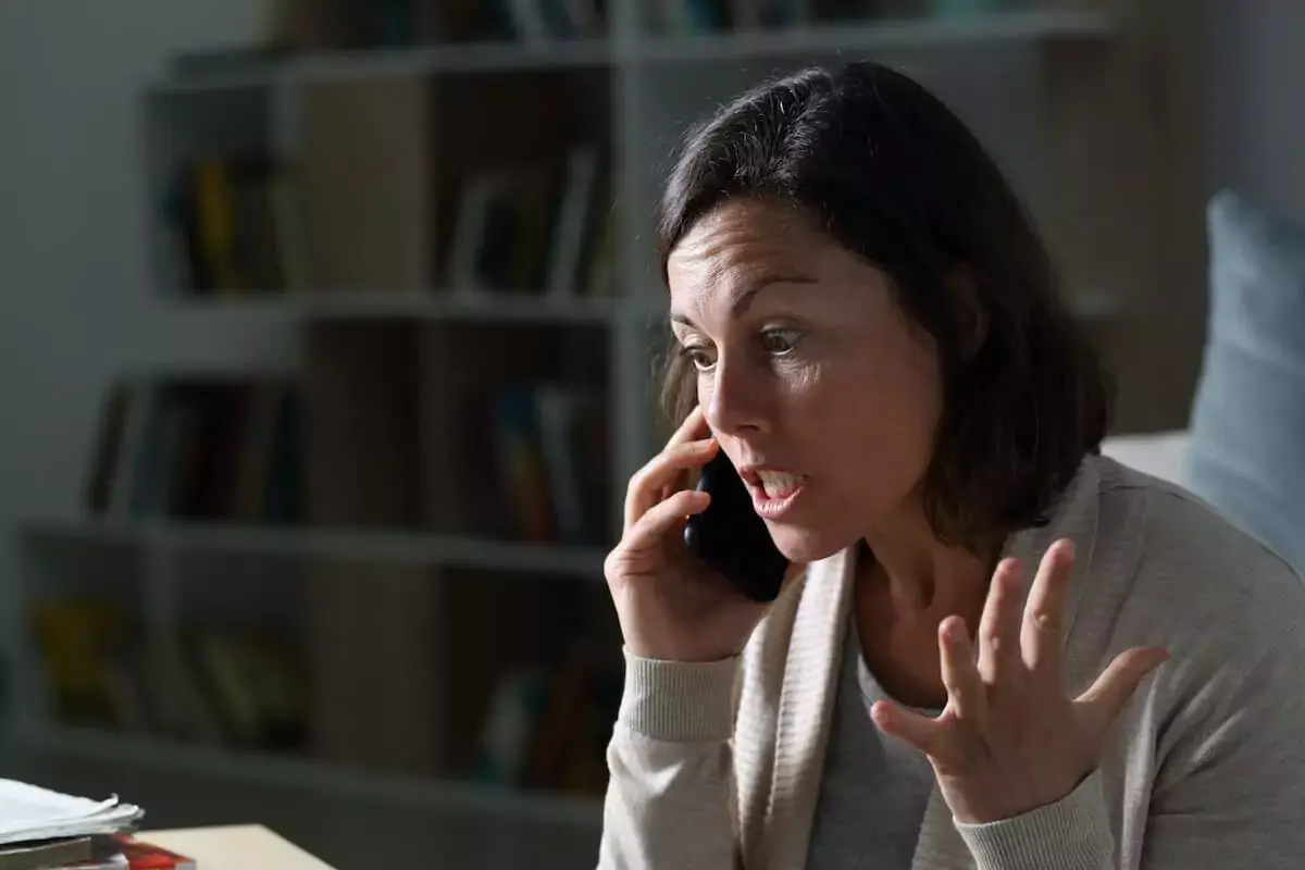 angry-woman-on-the-phone.jpeg
