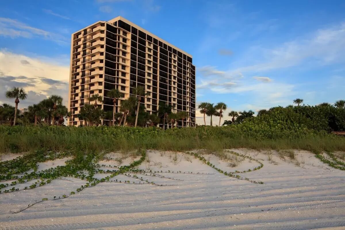A beachfront vacation high rise