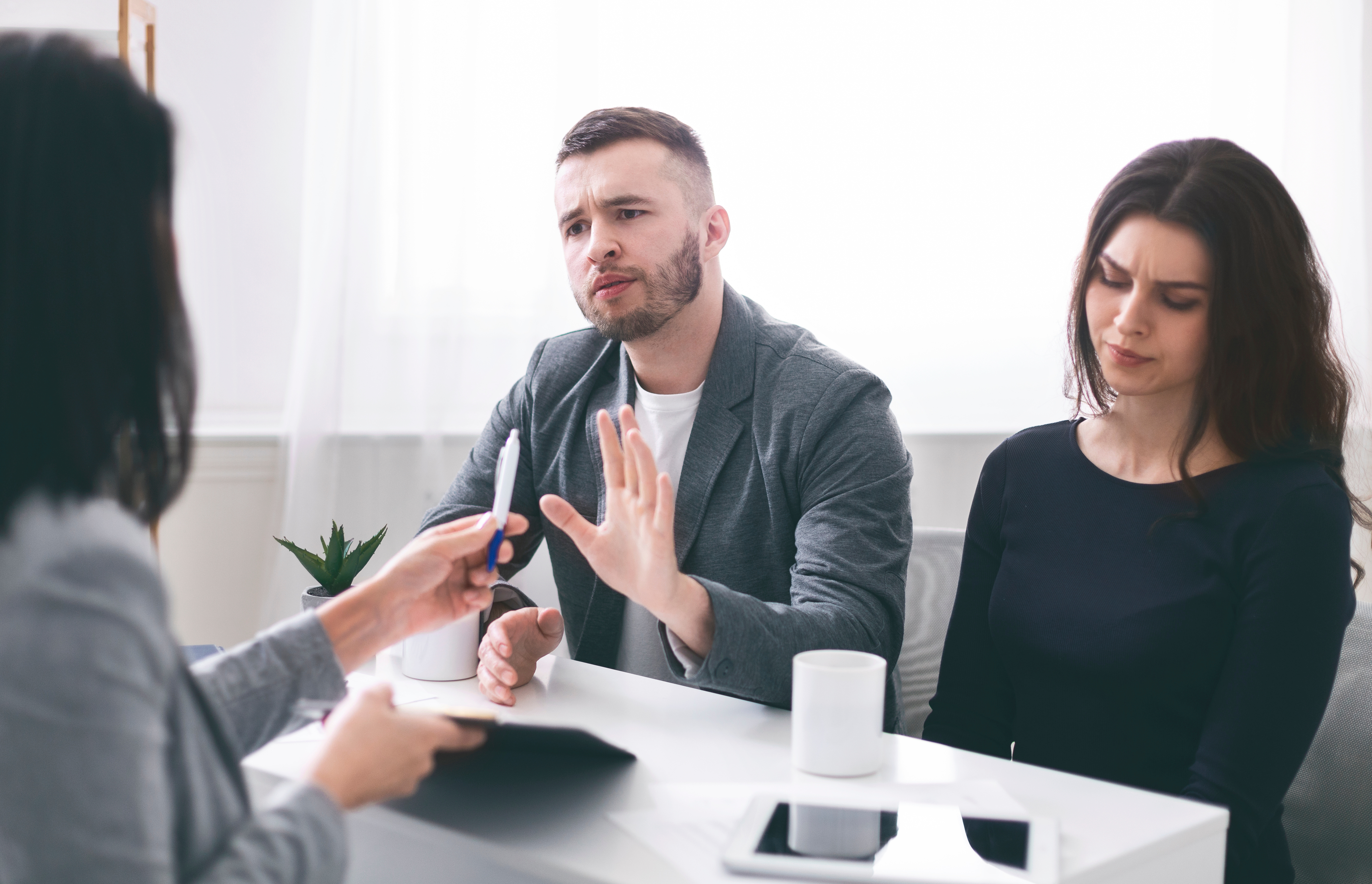 couple-rejecting-business-offer-meeting-1