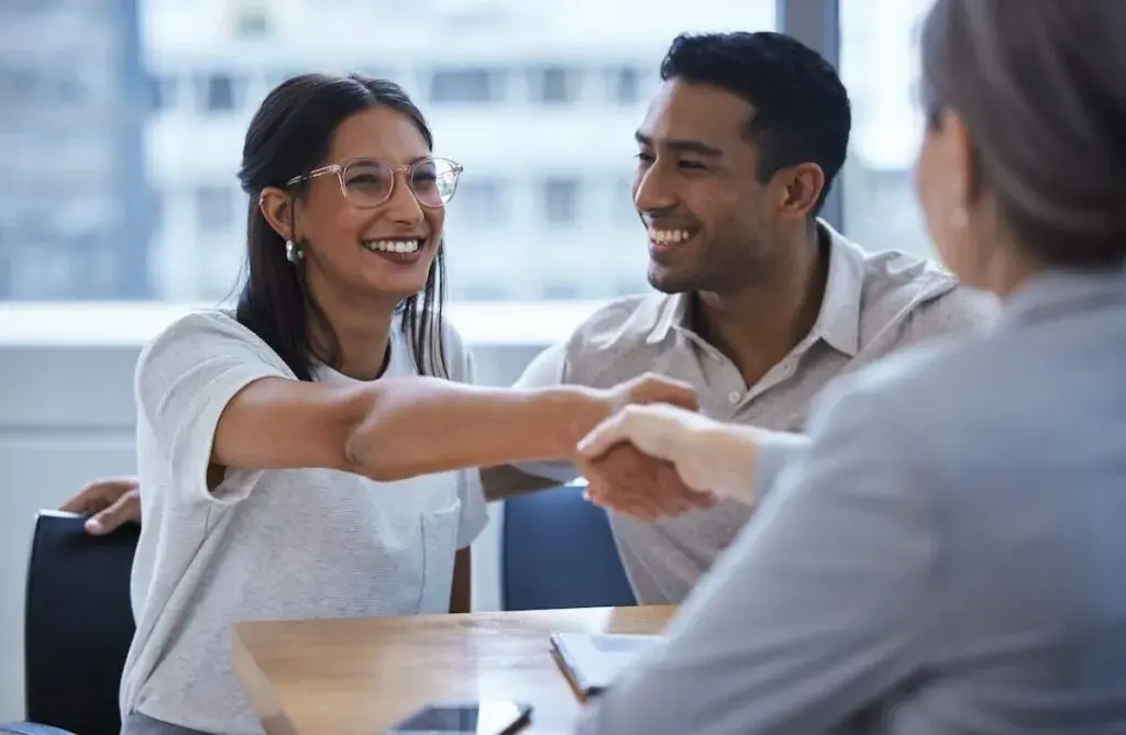 couple-shaking-hands-with-a-timeshare-lawyer-1024x669.jpeg