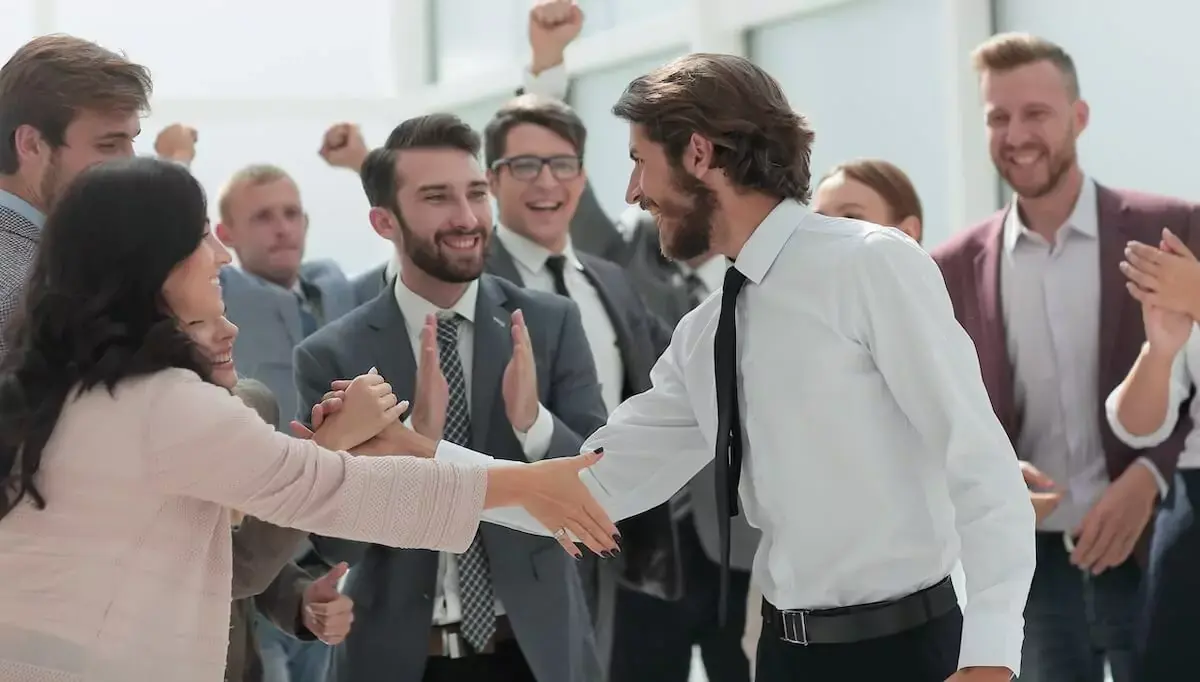 employees-cheering-their-colleague.jpeg