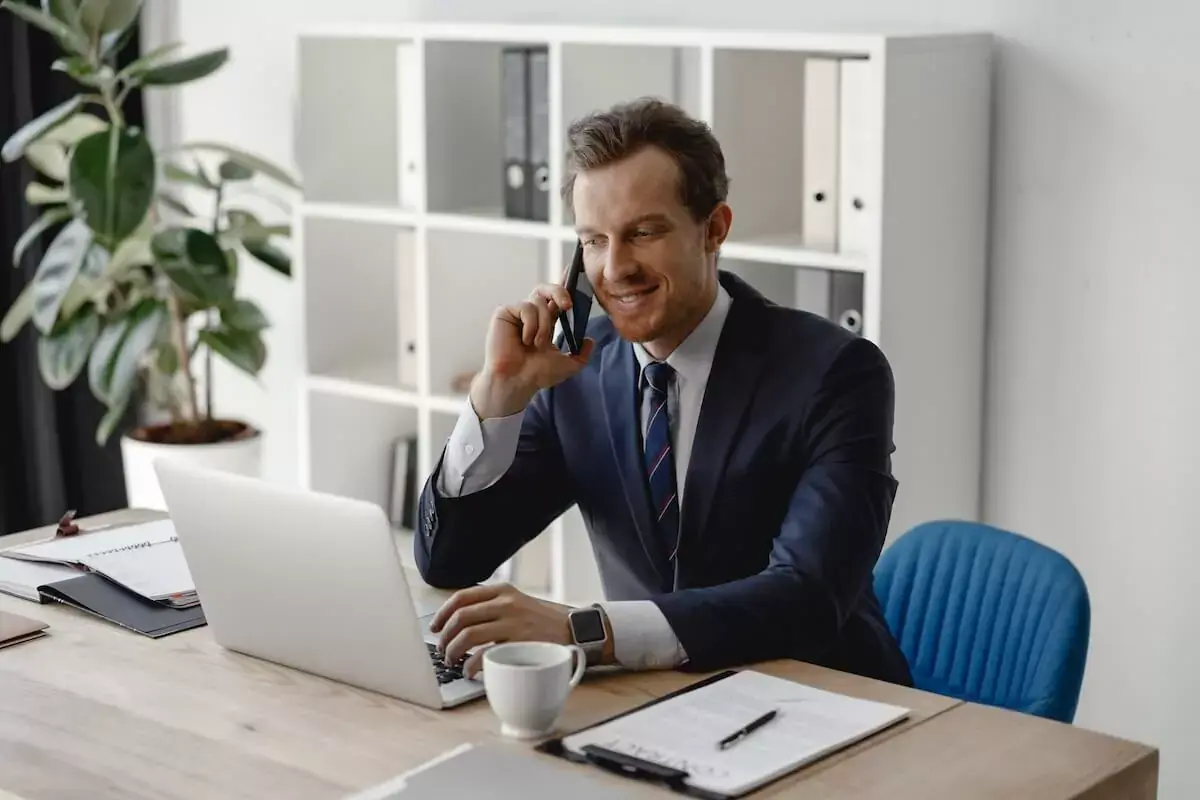 entrepreneur-talking-on-the-phone.jpeg (1)