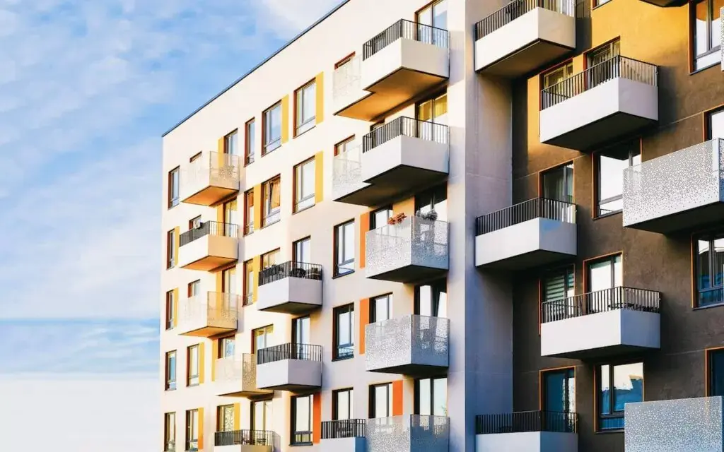 facade-of-a-modern-residential-apartment-1024x640.jpeg