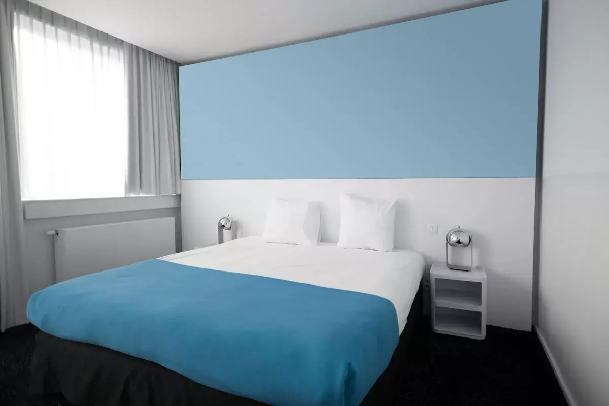 hotel-bedroom.jpeg