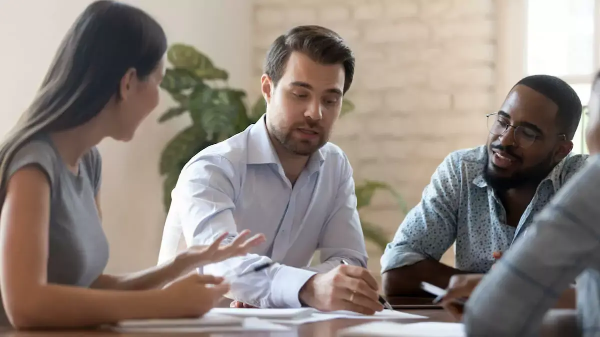 leader-explaining-something-to-his-group.jpeg
