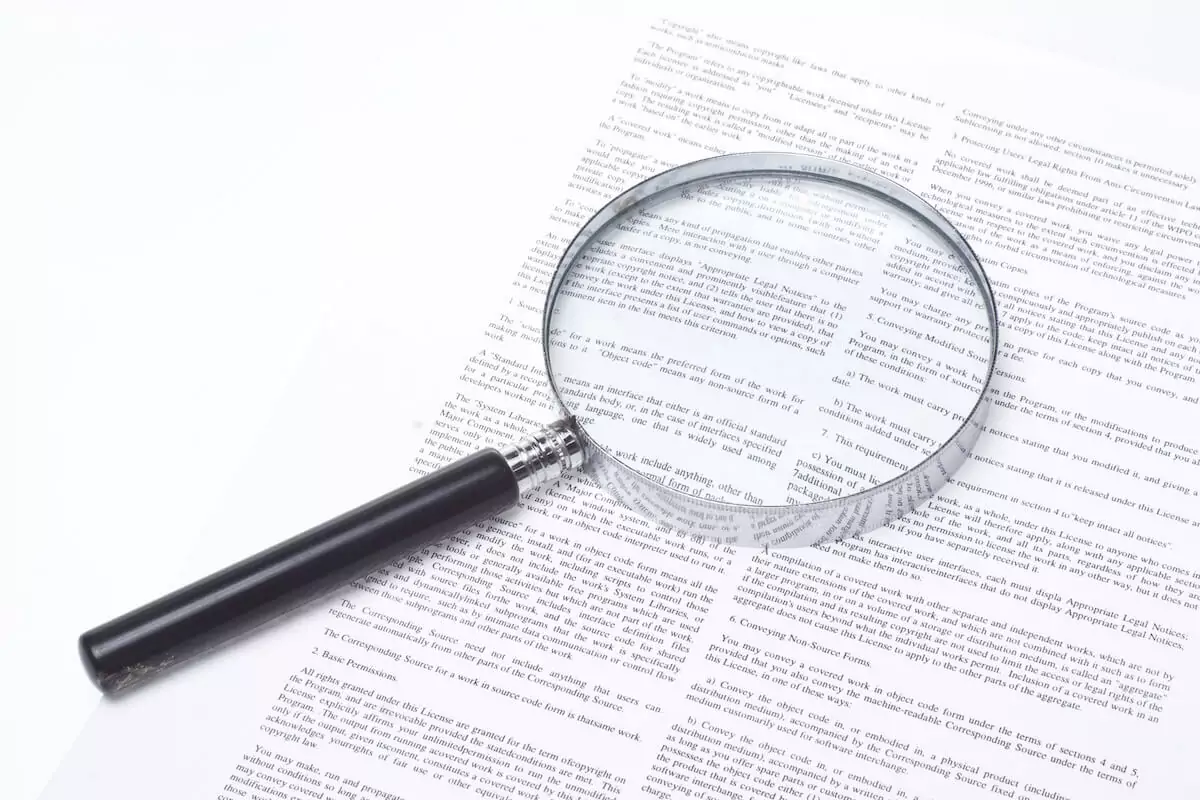 magnifying-glass-on-a-contract.jpeg (1)