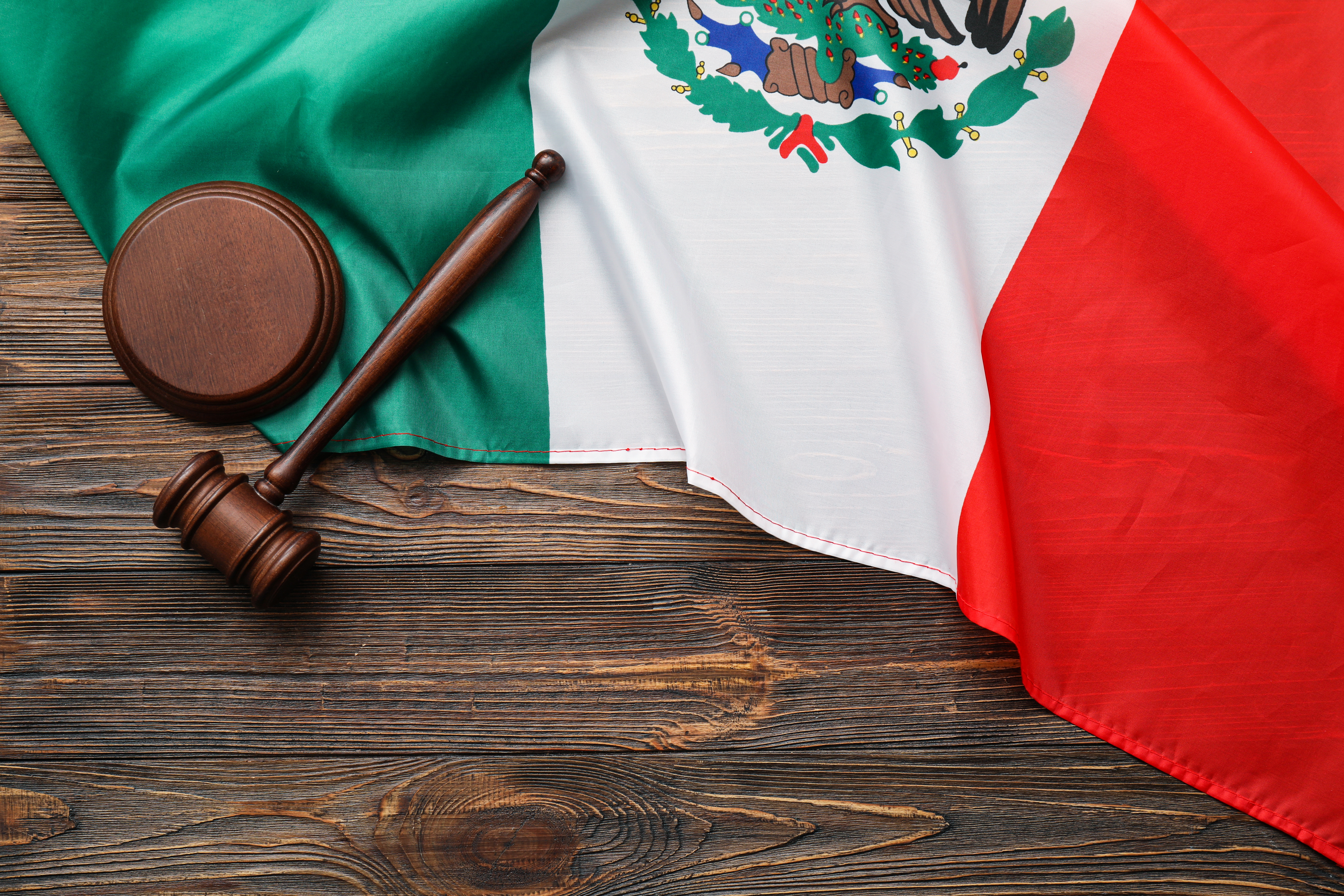 mexican-flag-on-table