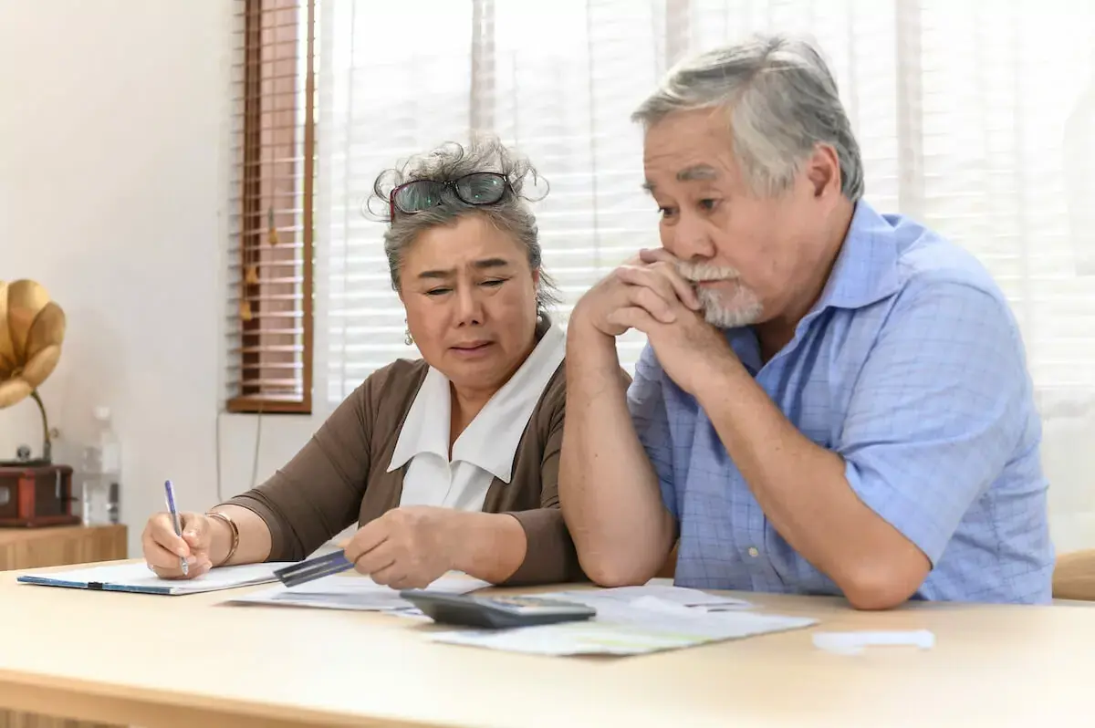 sad-elderly-couple.jpeg