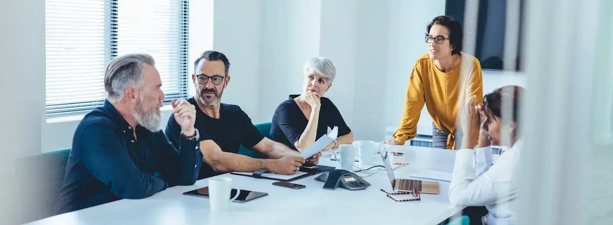 team-having-a-meeting.jpeg