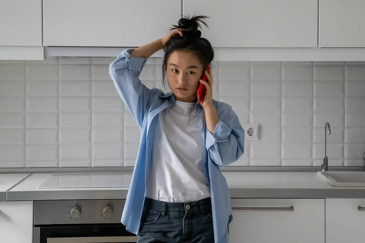 woman-talking-on-the-phone.jpeg (1)