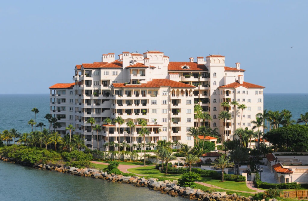 How to cancel Wyndham timeshare: beautiful timeshare building