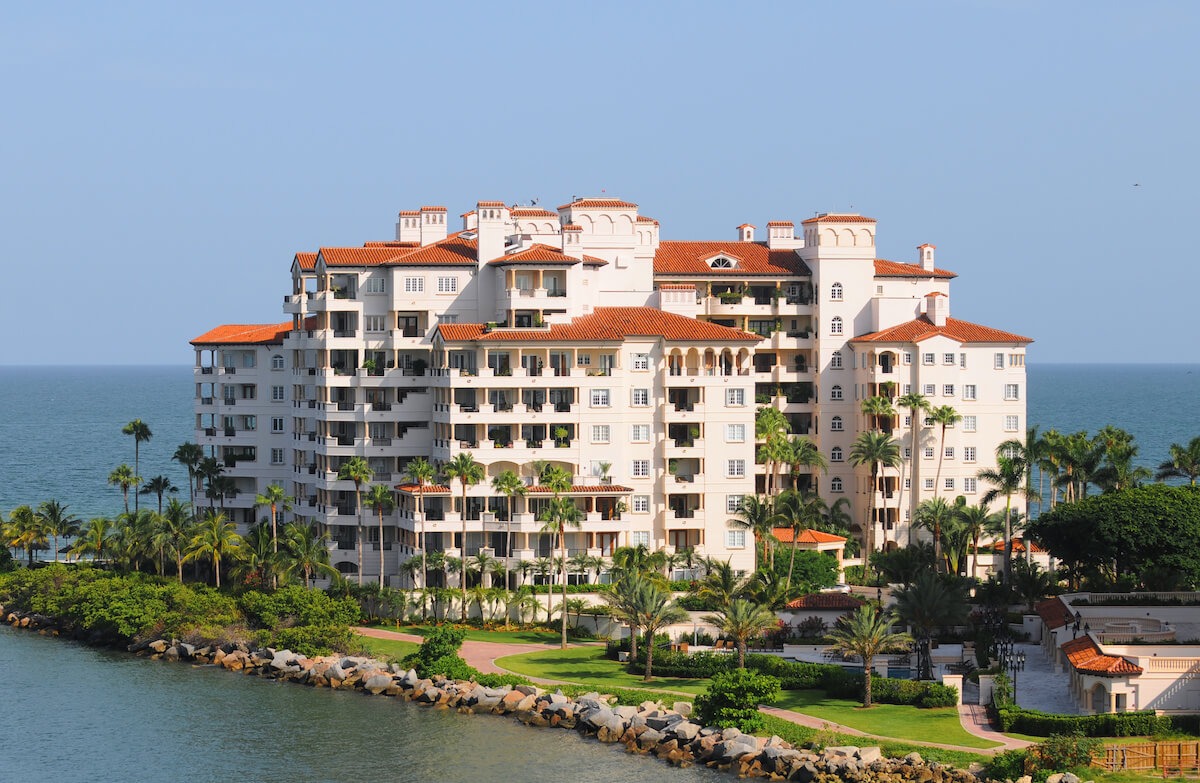 How to cancel Wyndham timeshare: timeshare building