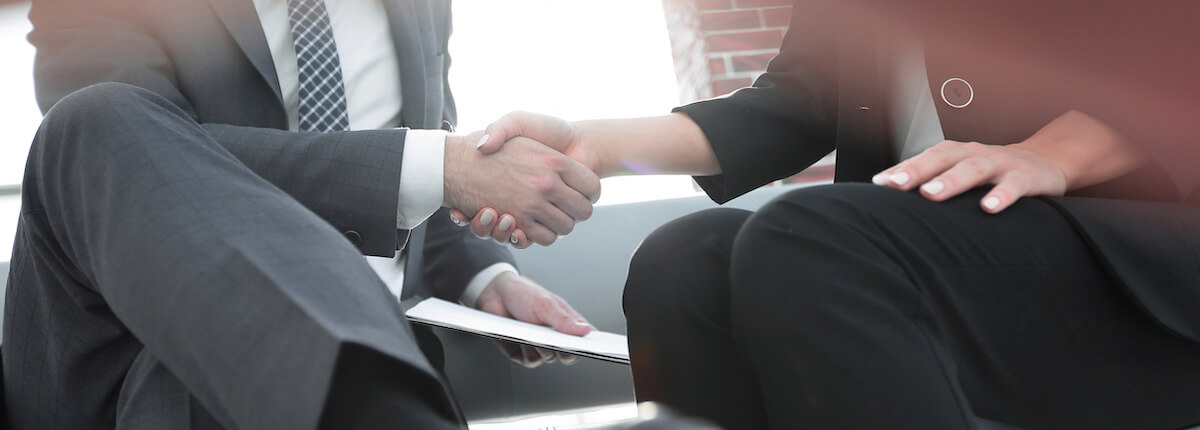 ARDA-ROC: client shaking hands with an entrepreneur