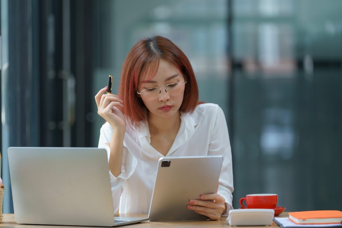 Employee using a tablet