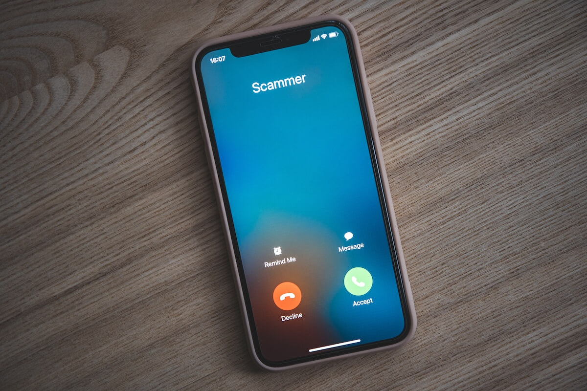 Common Timeshare Scams and How to Avoid Them: incoming call from a scammer