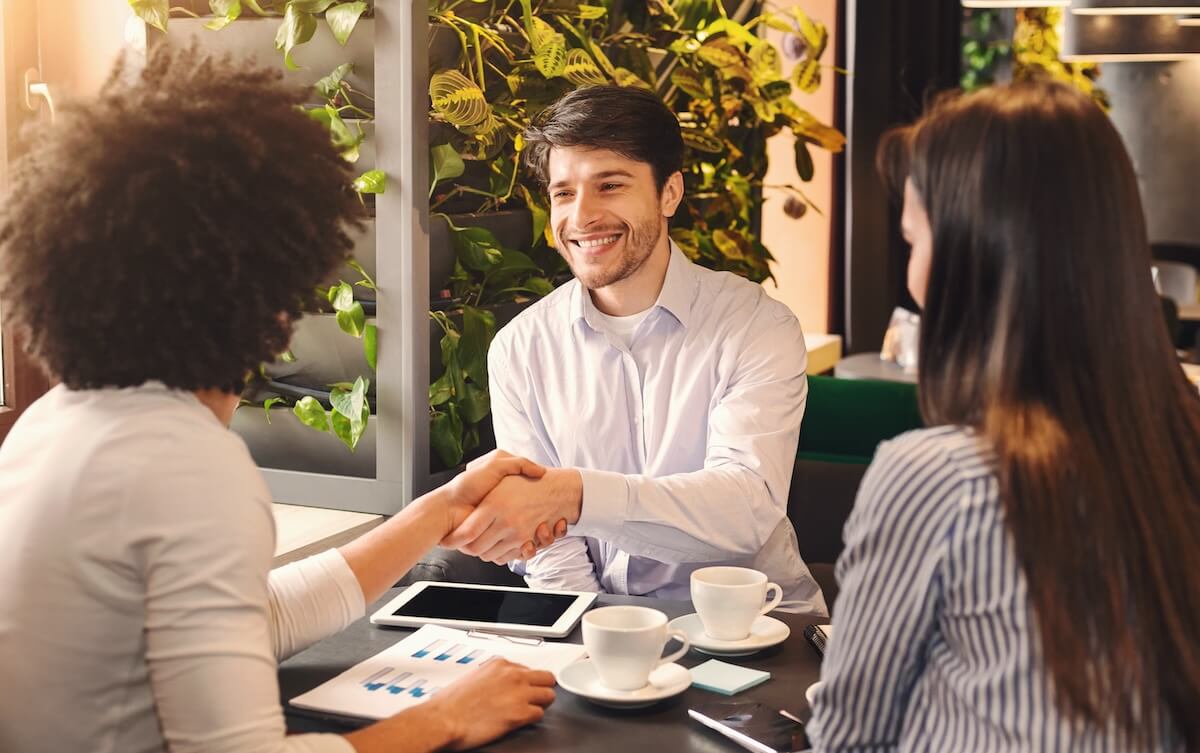 Exiting a timeshare: timeshare owner shaking hands with a real estate agent